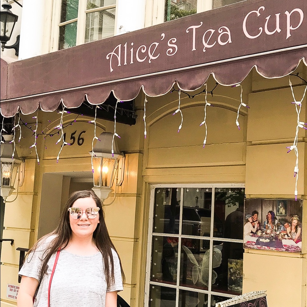 Meet your Posher, Emily